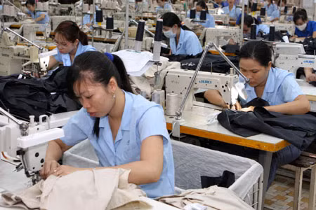 Quy định nghỉ thai sản 6 tháng: Cần giám sát để bảo đảm quyền lợi lao động nữ ảnh 1