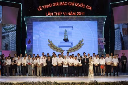 Tổ chức trọng thể Lễ trao Giải báo chí Quốc gia lần thứ VI năm 2011 ảnh 2