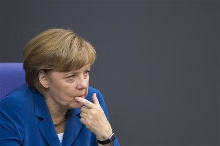 Lãnh đạo EU xem bóng đá thay vì bàn chuyện cứu đồng euro ảnh 1