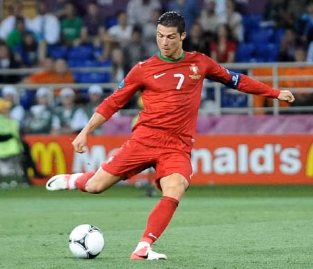Ronaldo và hội chứng bà hoàng ảnh 1