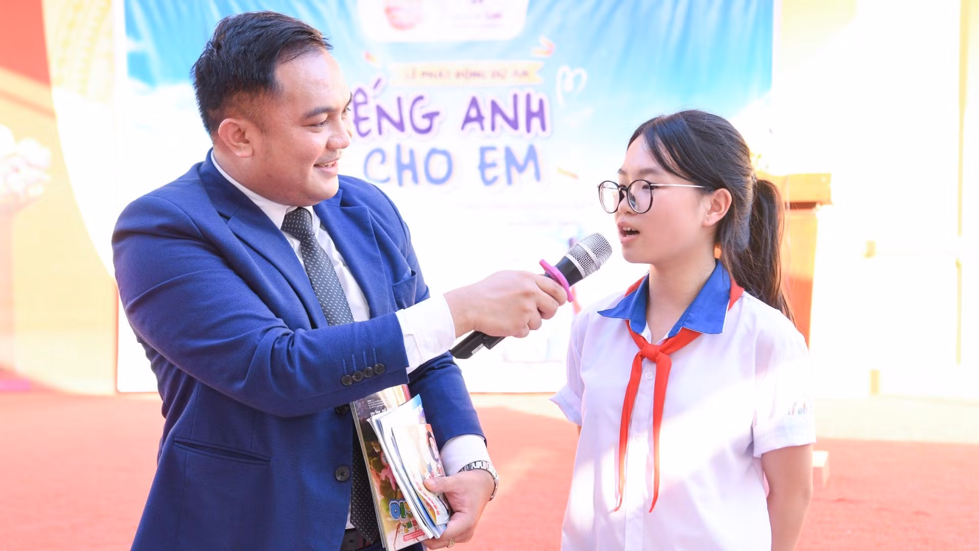 Những phần trò chơi tiếng Anh thú vị được tổ chức tại lễ phát động.