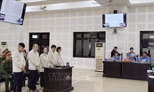 Xét xử vụ lừa đảo chiếm đoạt tài sản của hơn 7.000 người bị hại