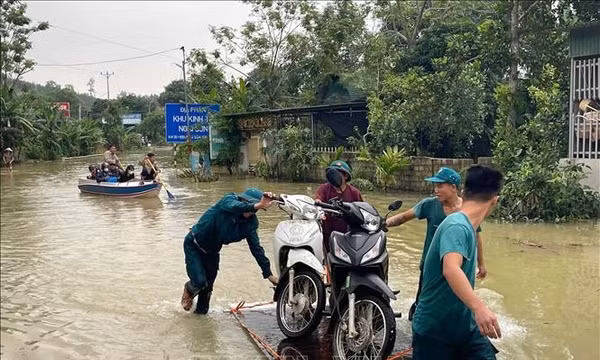 Điều tiết hạ mực nước để vận hành an toàn các hồ đập