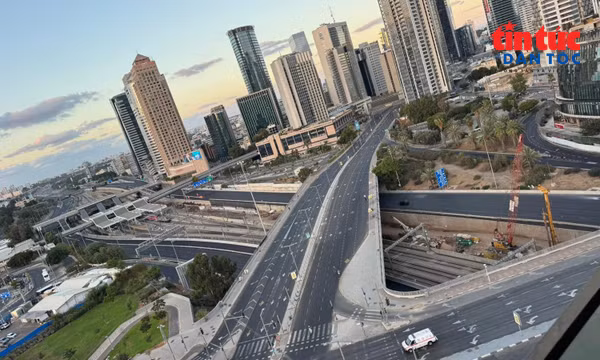 Đường phố và các tuyến cao tốc tại Tel Aviv trở nên yên tĩnh hiếm thấy trong ngày lễ Yom Kippur.