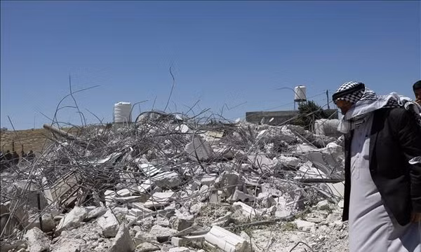 Nhà ở của người Palestine bị phá hủy tại làng Deirat ở Hebron, Bờ Tây, ngày 4/5/2026. Ảnh: THX/TTXVN