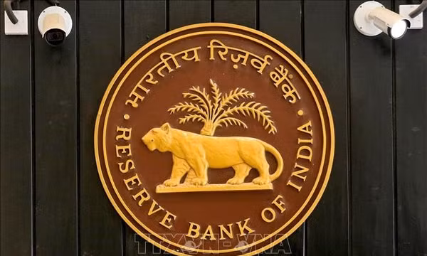 Biểu tượng Ngân hàng Dự trữ Ấn Độ (RBI) tại Mumbai, Ấn Độ. Ảnh: ANI/TTXVN
