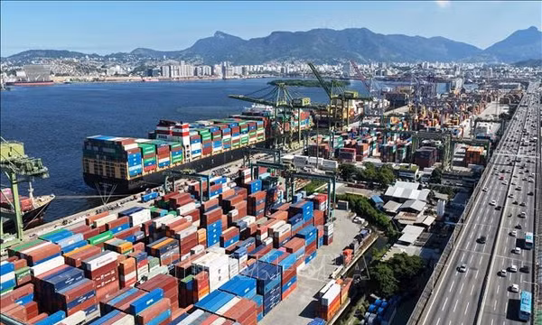 Cảng hàng hóa ở Rio de Janeiro, Brazil. Ảnh: THX/TTXVN 