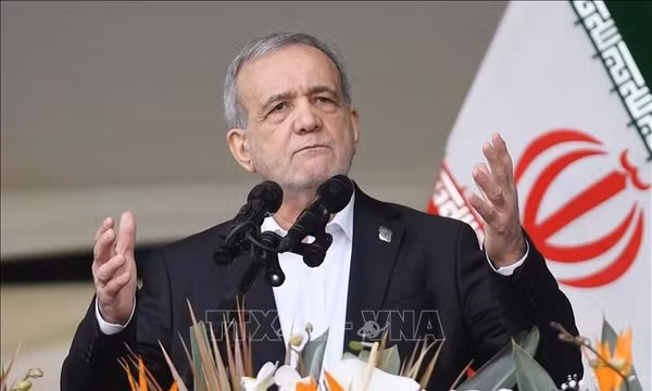 Tổng thống Iran Masoud Pezeshkian phát biểu tại Tehran. Ảnh: THX/TTXVN phát
