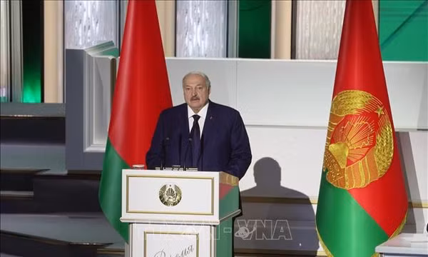 Tổng thống Belarus Alexander Lukashenko phát biểu trước Quốc hội tại Minsk, Belarus, ngày 18/12/2025. Ảnh: THX/TTXVN