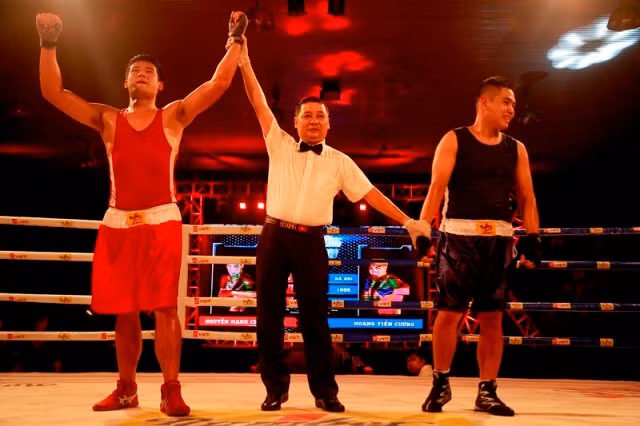 Thua 10kg võ sĩ boxing vẫn thắng đối thủ ảnh 1