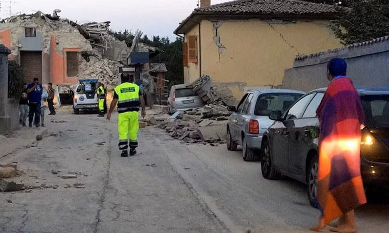 Amatrice tan hoang sau trận động đất 6,2 độ richter ảnh 4