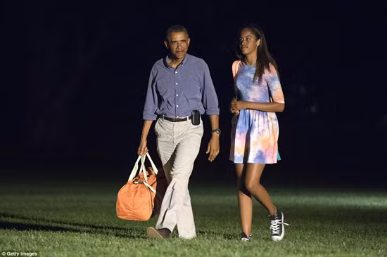 Dư luận Mỹ hóng chuyện dỗi hờn cha-con nhà Obama ảnh 9