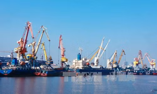 Ra vào bến, chủ tàu chỉ cần nhắn tin nhắn xin phép ảnh 1