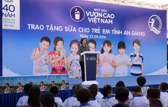 Tặng 111.000 ly sữa cho hơn 1.200 trẻ em tỉnh An Giang ảnh 2