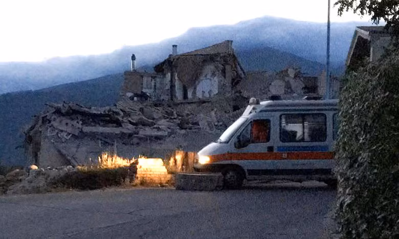Amatrice tan hoang sau trận động đất 6,2 độ richter ảnh 3