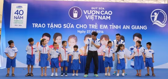 Tặng 111.000 ly sữa cho hơn 1.200 trẻ em tỉnh An Giang ảnh 5
