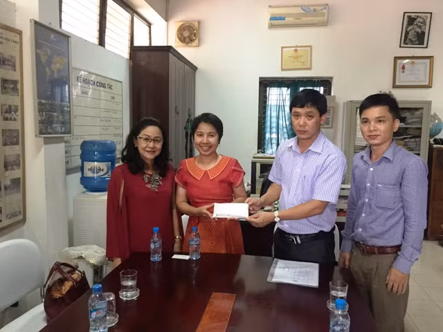 Tham tán Thái Lan trao quà từ thiện tại Làng trẻ SOS Hà Nội ảnh 1