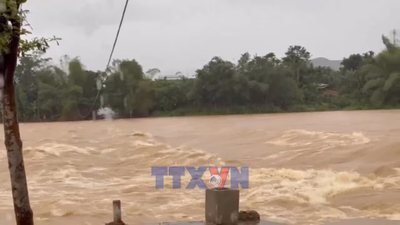 Lũ trên các sông tại Quảng Ngãi đang lên