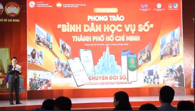 Học Bác mỗi ngày: 'Bình dân học vụ số' - tiếp nối sứ mệnh nâng cao dân trí trong kỷ nguyên mới