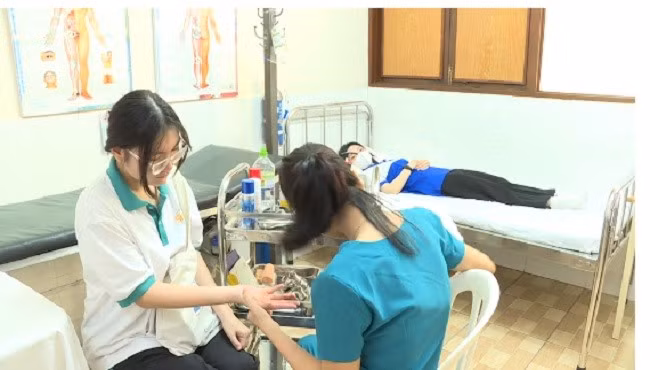 Đề xuất giảm mức đóng BHYT cho học sinh