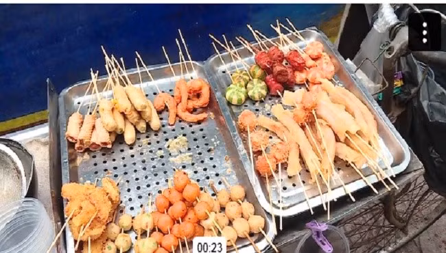 Bộ Y tế cảnh báo nguy cơ tiềm ẩn từ nướng 'xiên bẩn'