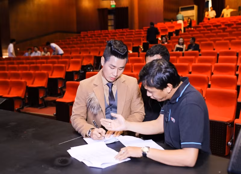 MC Nguyên Khang 'cứu nguy' cho Cánh Diều 2016 ảnh 6