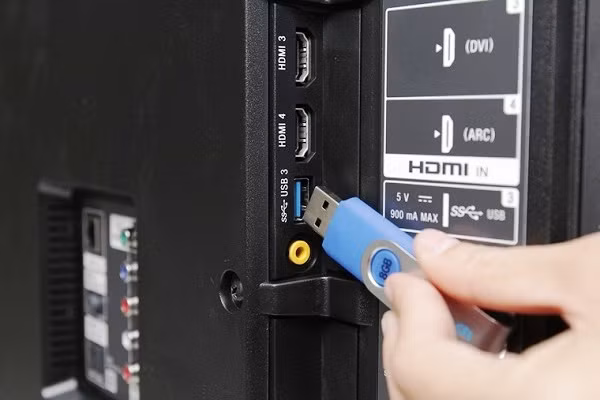 Cổng USB trên Smart Tivi có tác dụng gì? ảnh 1