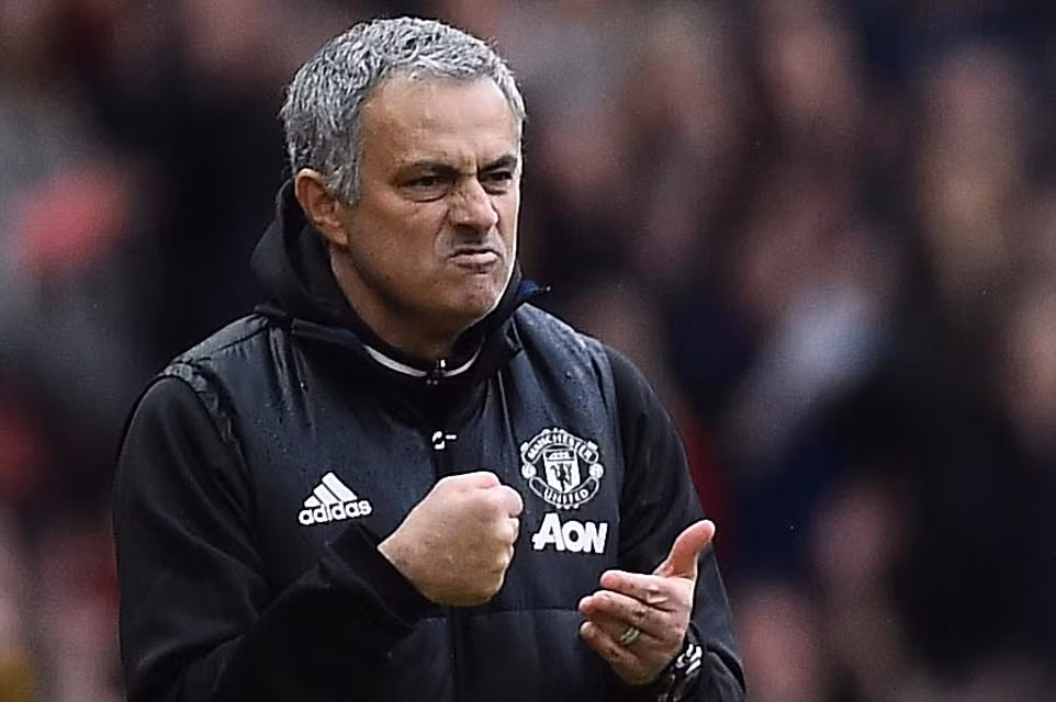 Mourinho ngăn bước tiến đến ngôi vô địch của Chelsea ảnh 1