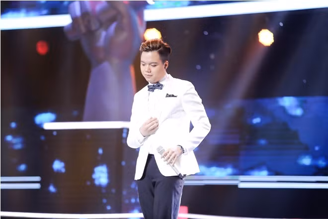 The Voice 2017: Anh Đức - trò cưng Thu Minh hát nhạc phim La La Land vững vàng và chuyên nghiệp ảnh 4