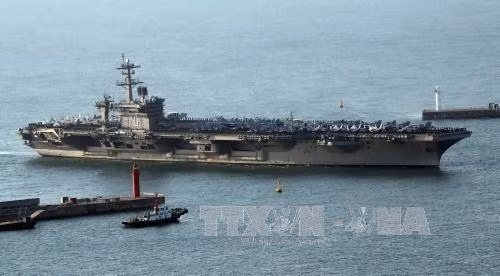 Tàu sân bay Mỹ Carl Vinson bị tàu Nga, Trung Quốc bám chặt ảnh 1