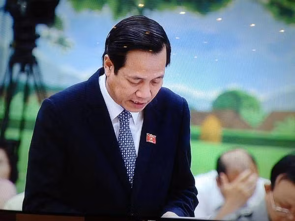 Bộ trưởng Đào Ngọc Dung đăng đàn trả lời chất vấn ảnh 1