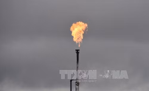 Giá dầu thế giới tiếp tục tăng do căng thẳng ở Trung Đông ảnh 1