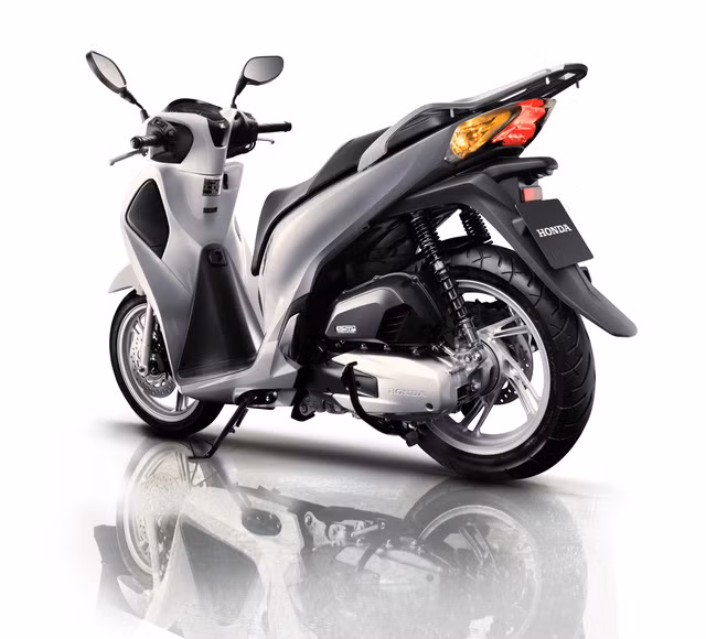 Piaggio Medley, Yamaha NVX, Honda SH: 3 sự lựa chọn xe ga cho phái mạnh ảnh 3