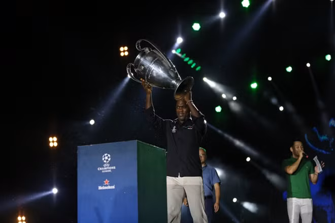 Cúp UEFA Champions League náo nhiệt sân Hàng Đẫy ảnh 12