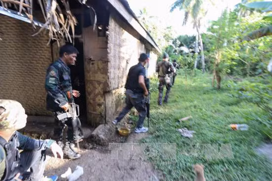 Nhóm phiến quân Abu Sayyaf hành quyết con tin người Philippines ảnh 1