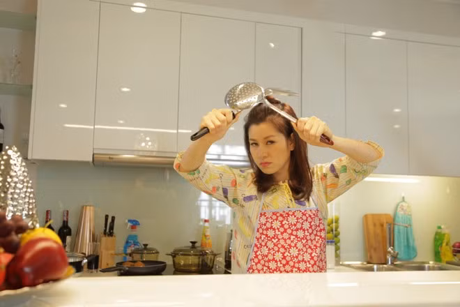Việt Anh làm ông bố đơn thân trong phim sitcom 'Cư dân thông thái' ảnh 5