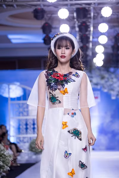Ca sỹ Thái Bảo Trâm xuất hiện cùng dàn siêu mẫu ảnh 4