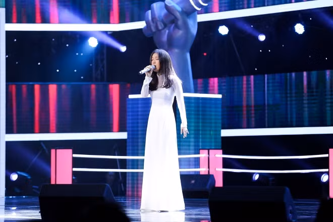 Cô gái xứ Hàn 16 tuổi Han Sara The Voice: 'Chị ơi đừng khóc' ảnh 1