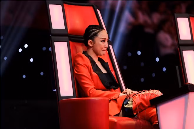 The Voice 2017: HLV Tóc Tiên khóc lã chã khi Phương Mai hát "Tell me why" ảnh 10