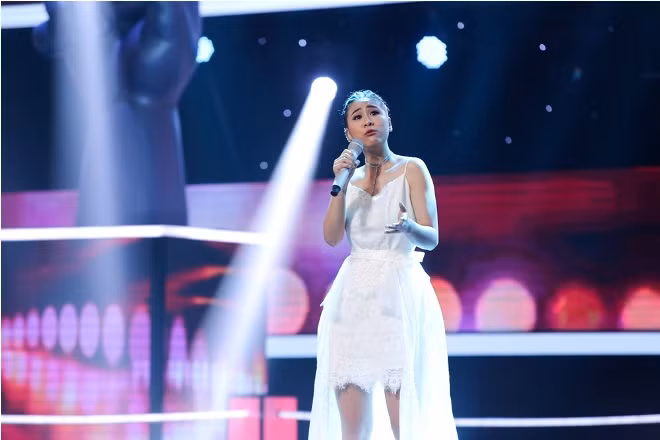 The Voice 2017: HLV Tóc Tiên khóc lã chã khi Phương Mai hát "Tell me why" ảnh 6