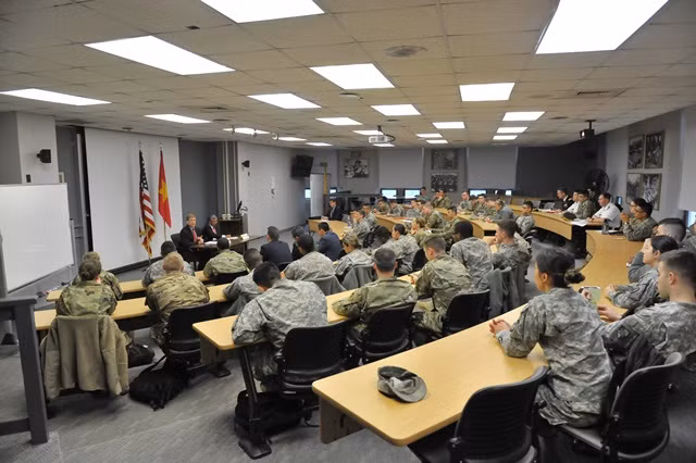 Đại sứ Phạm Quang Vinh thăm Học viện Quân sự Hoa Kỳ West Point ảnh 2