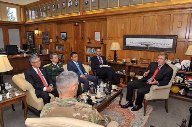 Đại sứ Phạm Quang Vinh thăm Học viện Quân sự Hoa Kỳ West Point ảnh 1