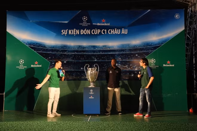 Cúp UEFA Champions League náo nhiệt sân Hàng Đẫy ảnh 9