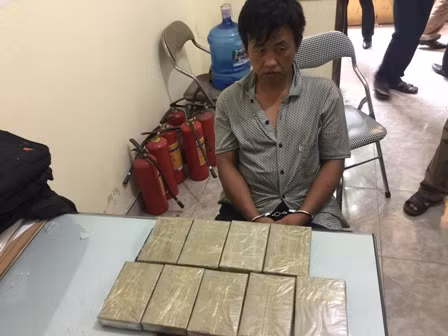 Bắt giữ đối tượng vận chuyển 9 bánh heroin có trọng lượng 3,24 kg ảnh 1