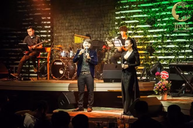 Dừng cuộc chơi Thần tượng Bolero, Yên Hà vẫn 'được' rất nhiều ảnh 7