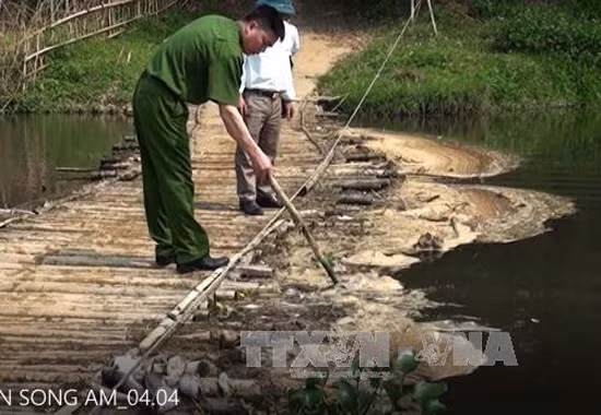 Đình chỉ hoạt động 3 tháng với công ty xả thải ra sông Âm làm cá chết hàng loạt ảnh 1