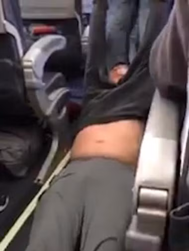 United Airlines mất tỉ đô, nạn nhân gốc Việt thành triệu phú nếu thắng kiện ảnh 2
