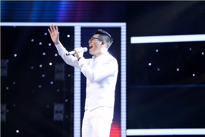 The Voice 2017: Ngô Anh Đạt trưởng thành hơn mong đợi, Han Sara được đi tiếp nhờ HLV Đông Nhi ảnh 4