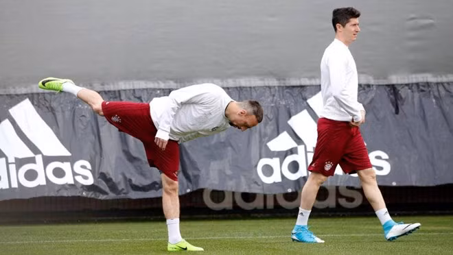 Bayern nuôi hy vọng ngược dòng và nỗi nhớ Lewandowski ảnh 2