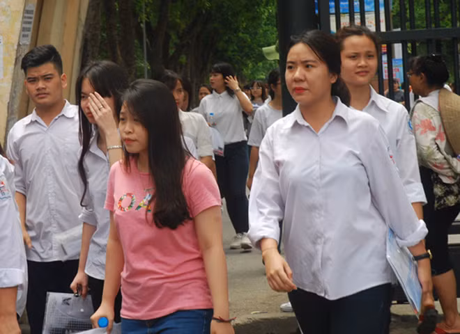 Hình ảnh thí sinh buổi đầu thi THPT Quốc gia 2016 ảnh 15